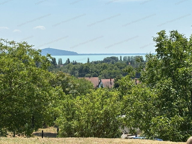 Eladó családi ház, Ábrahámhegyen 199 M Ft, 3 szobás