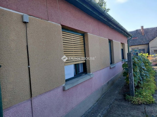 Eladó családi ház, Balassagyarmaton 15 M Ft, 3 szobás