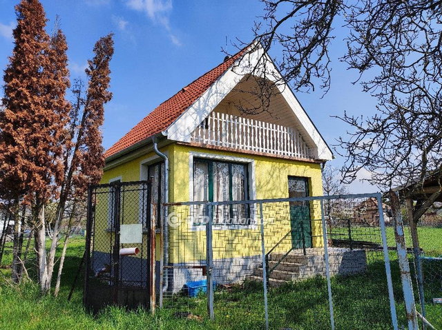 Eladó nyaraló, Győrött 16 M Ft, 2 szobás / költözzbe.hu