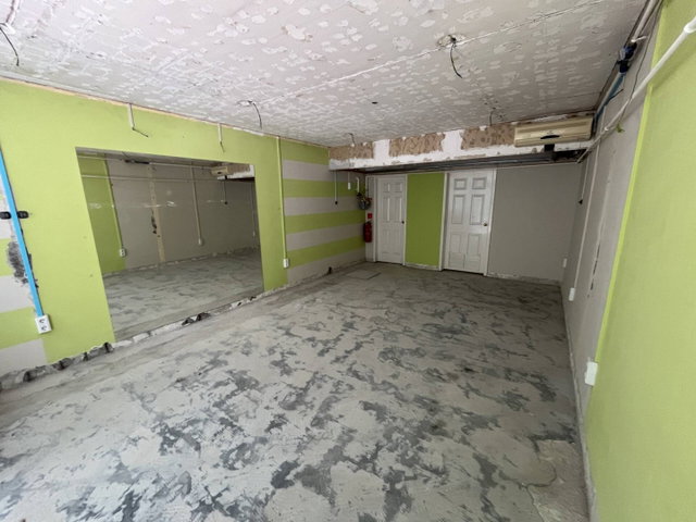 Eladó üzlethelyiség, Gödöllőn 31.9 M Ft, 1+1 szobás