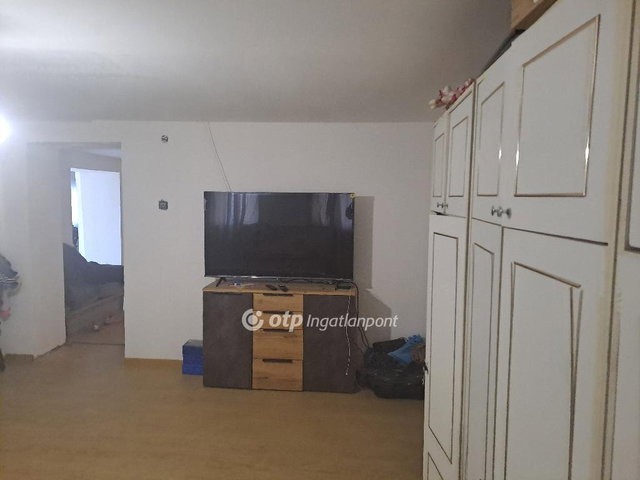 Eladó családi ház, Makón 25 M Ft, 3 szobás