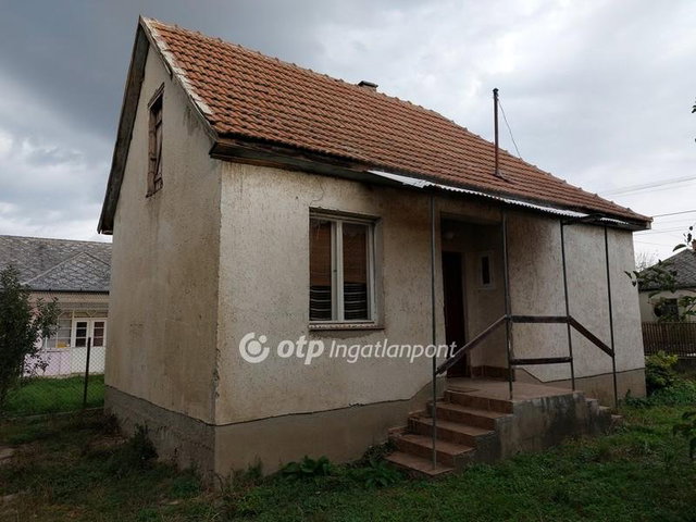 Eladó családi ház, Tiszakarádon 1.5 M Ft, 2 szobás