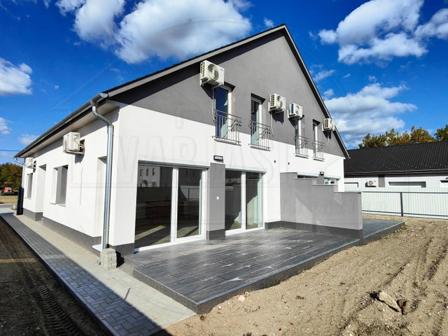 Eladó ikerház, Baján 99.7 M Ft, 5 szobás / költözzbe.hu