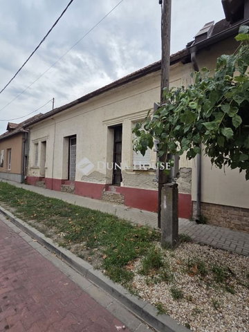 Eladó családi ház, Szolnokon, Batthyány utcában 38 M Ft