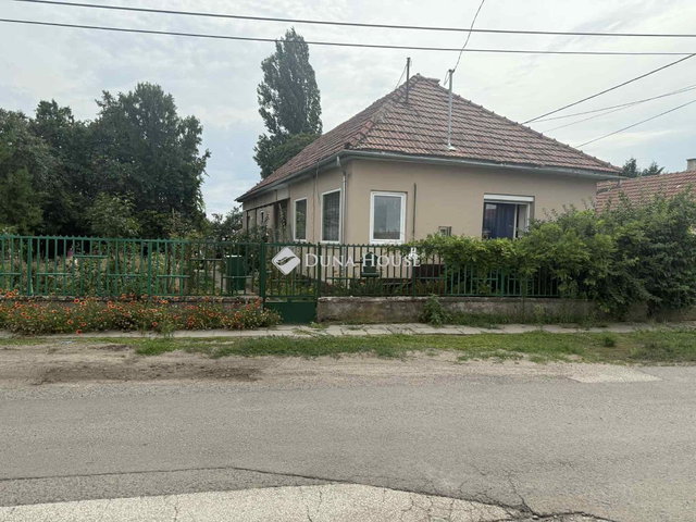 Eladó családi ház, Szentlőrinckátán 25.9 M Ft, 2 szobás