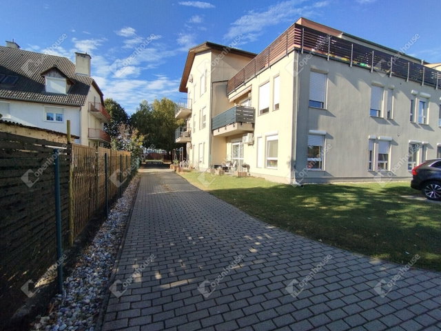 Eladó téglalakás, Győrött 85 M Ft, 1+2 szobás