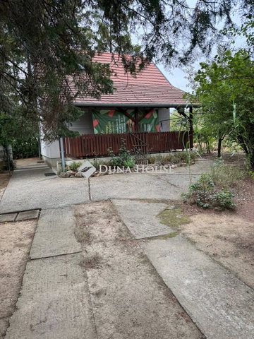 Eladó családi ház, Veszprémben 22.9 M Ft, 2 szobás