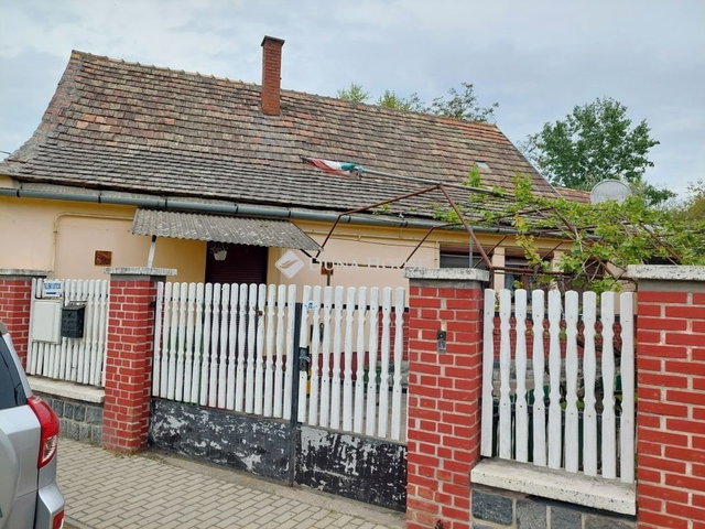 Eladó családi ház, Dunafalván 14.9 M Ft, 3 szobás