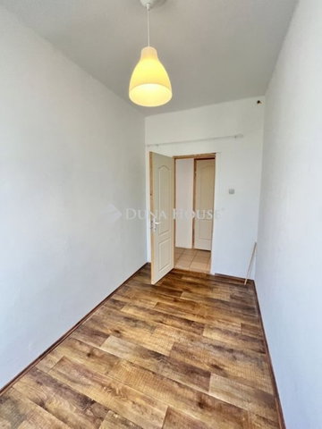 Eladó téglalakás, Várpalotán 36.9 M Ft, 3 szobás