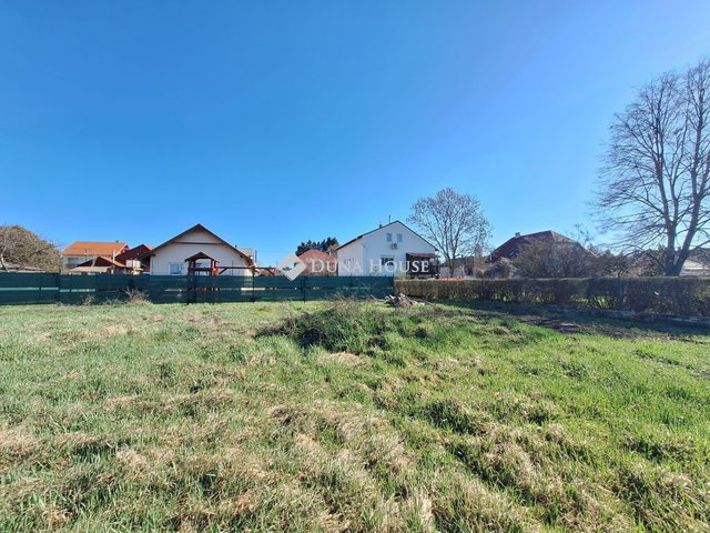 Eladó telek, Péterin 8 M Ft / költözzbe.hu