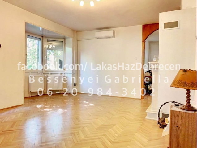Eladó sorház, Debrecenben, Komlóssy úton 150 M Ft, 6 szobás