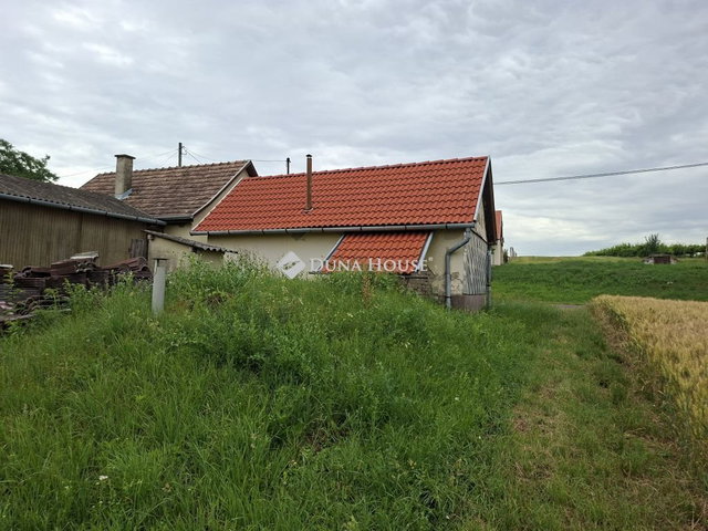 Eladó nyaraló, Lajoskomáromban 5.9 M Ft, 1 szobás