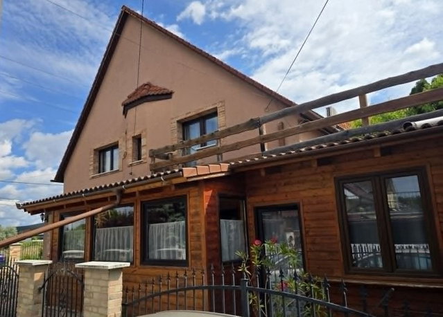 Eladó sorház, Érden 91.999 M Ft, 6 szobás / költözzbe.hu