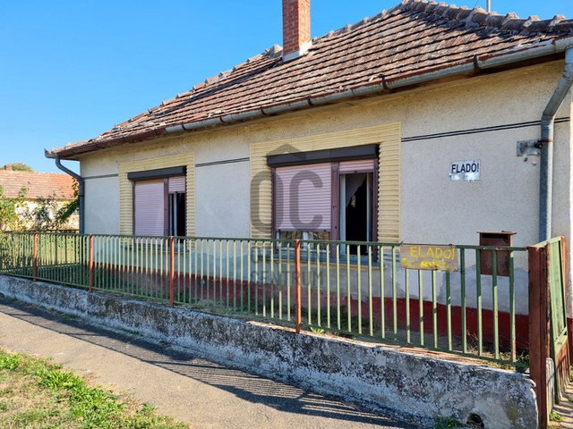 Eladó családi ház, Alsórajkon 9.8 M Ft, 2 szobás