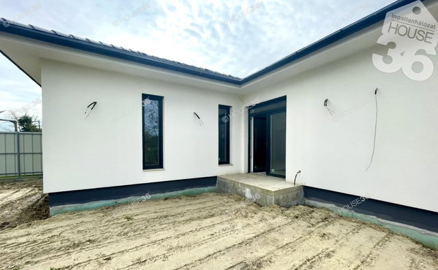 Eladó családi ház, Helvécián 81.6 M Ft, 4 szobás