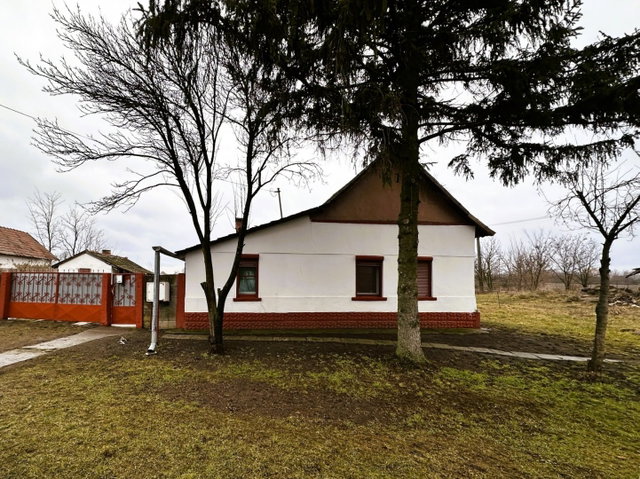Eladó családi ház, Magyardombegyházon 6 M Ft, 2 szobás
