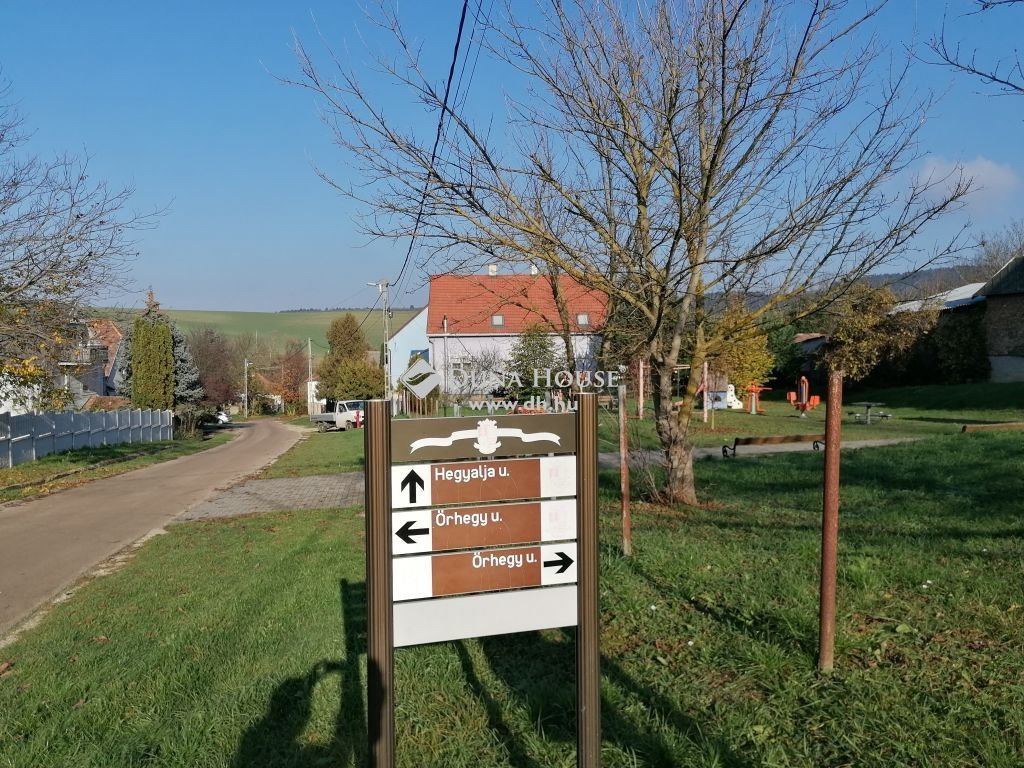 834m² · 11.900.000 ft