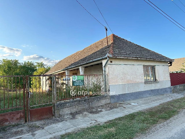 Eladó családi ház, Homokmégyen 5.8 M Ft, 2 szobás