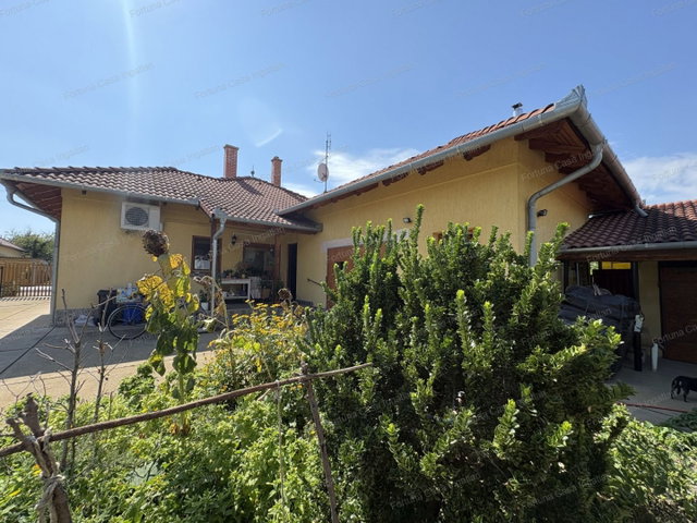 Eladó családi ház, Kecskeméten 79.9 M Ft, 3 szobás