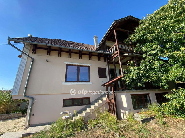 Eladó családi ház, Gödöllőn 149.9 M Ft, 9+1 szobás
