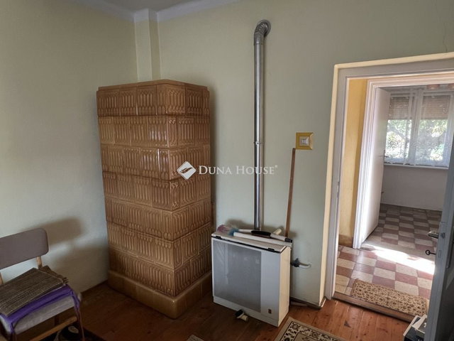 Eladó családi ház, Székesfehérvárott 65 M Ft, 3 szobás