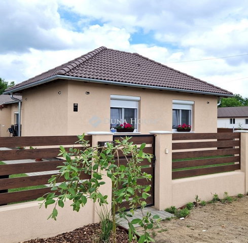 Eladó családi ház, Újlengyelen 95.9 M Ft, 4 szobás