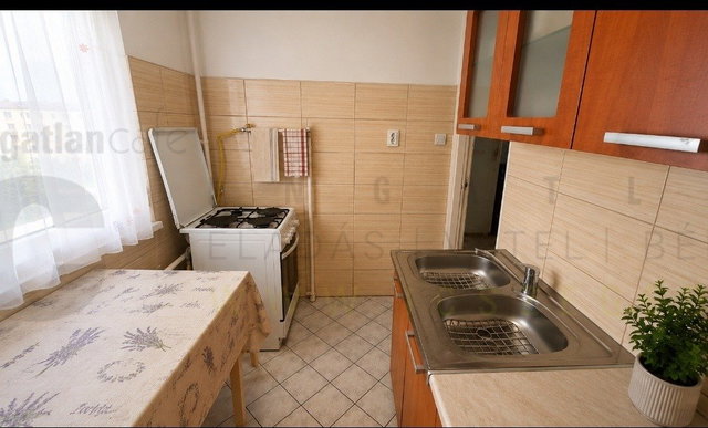 Eladó téglalakás, Szegeden, Kereszttöltés utcában 50 M Ft
