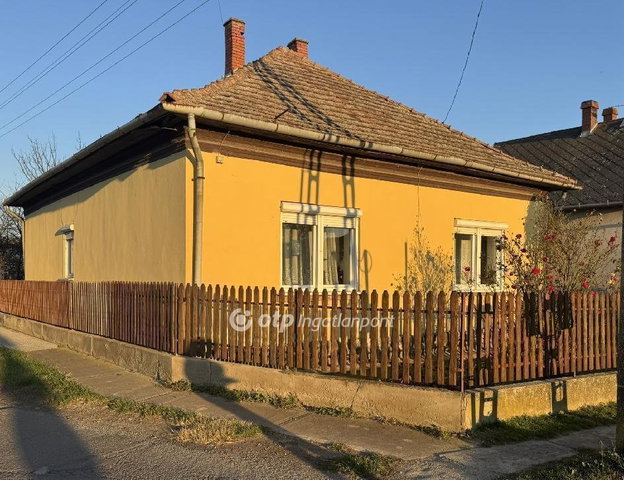 Eladó családi ház, Tiszaszőlősön 22 M Ft, 2+1 szobás