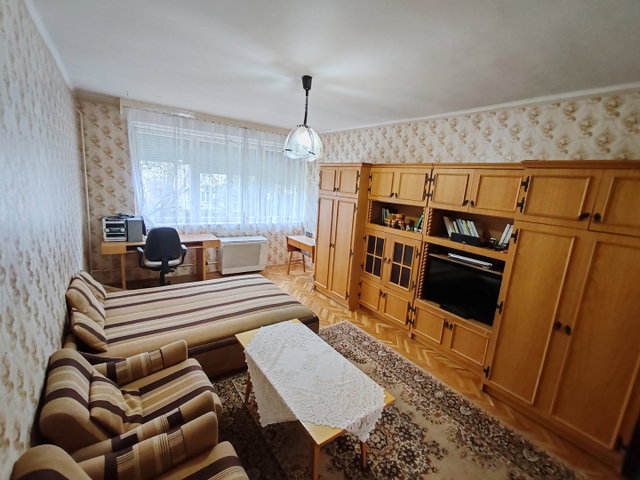 Eladó téglalakás, Szolnokon 32 M Ft, 2 szobás