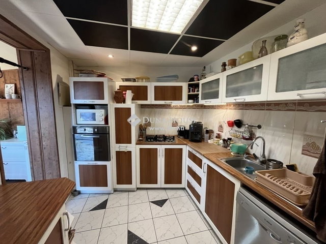 Eladó családi ház, Győrött 89.9 M Ft, 4 szobás