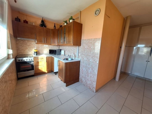 Eladó panellakás, Kecskeméten 41.9 M Ft, 3 szobás