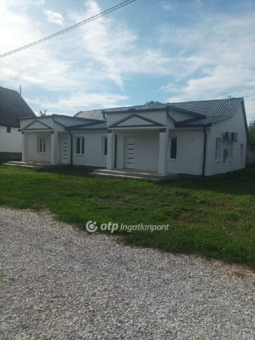 Eladó ikerház, Poroszlón 49.99 M Ft, 4+2 szobás