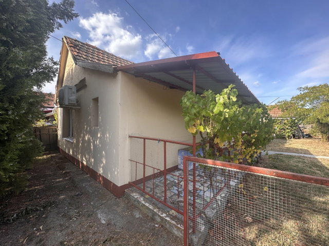 Eladó családi ház, Békéscsabán 15.9 M Ft, 2 szobás