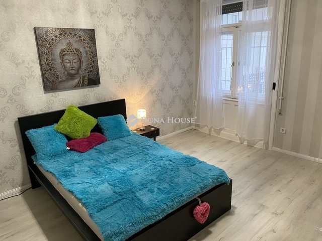 Eladó téglalakás, Budapesten, V. kerületben 65 M Ft, 1 szobás