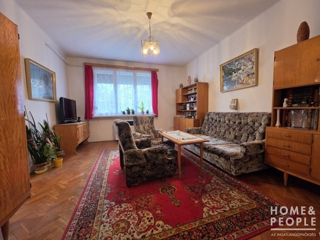 Eladó téglalakás, Hódmezővásárhelyen 42 M Ft, 4 szobás