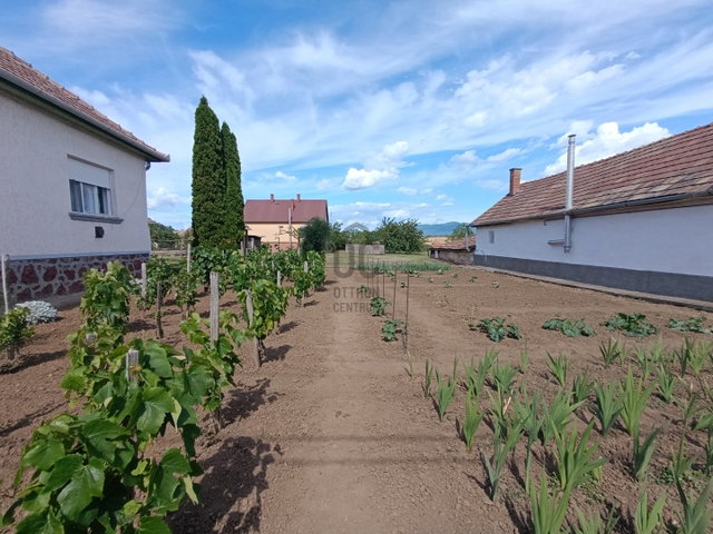 Eladó családi ház, Csécsén 20.2 M Ft, 2 szobás