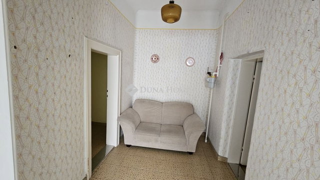 Eladó családi ház, Nyíregyházán 75 M Ft, 5 szobás