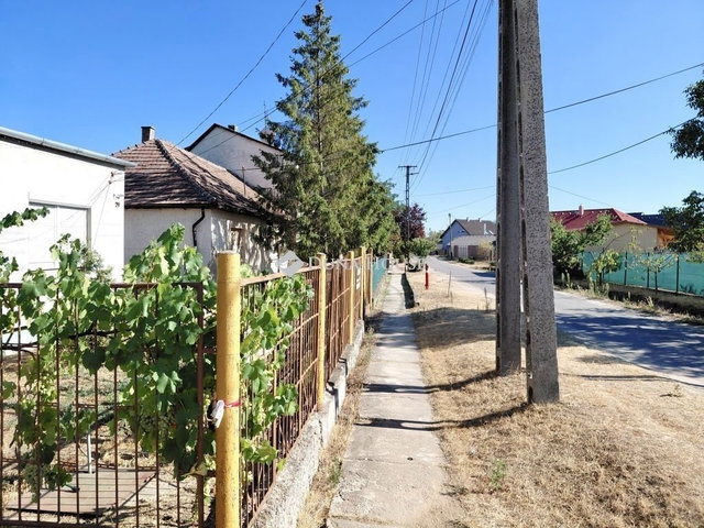 Eladó családi ház, Mogyoródon 80 M Ft, 3 szobás