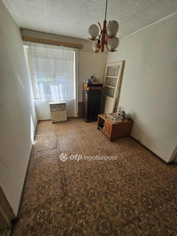 Eladó családi ház, Szolnokon 23.5 M Ft, 3 szobás