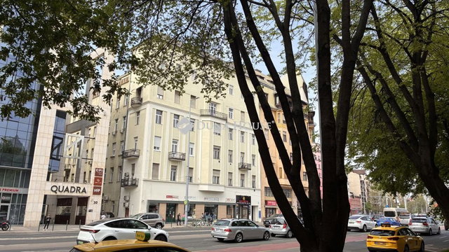 Eladó téglalakás, Budapesten, XIII. kerületben, Váci úton