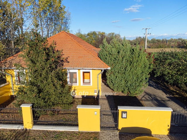 Eladó családi ház, Békéscsabán 119.9 M Ft, 6+1 szobás