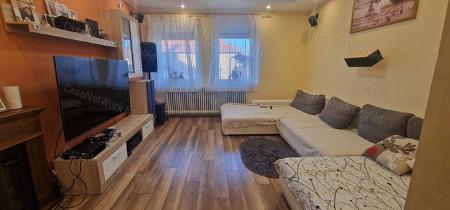 Eladó családi ház, Cegléden 99 M Ft, 5 szobás