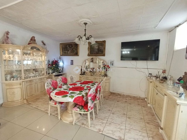 Eladó családi ház, Esztergomban, Eszperantó utcában 60 M Ft