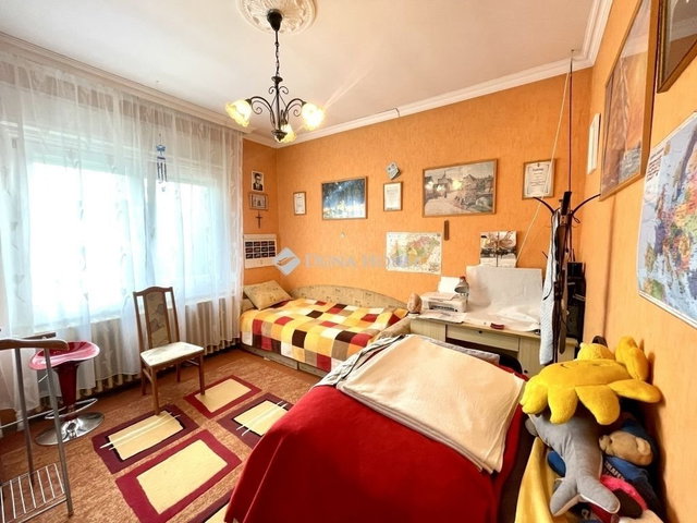 Eladó családi ház, Izsákon 80 M Ft, 4 szobás