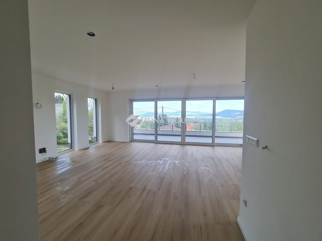 Eladó családi ház, Solymáron 289 M Ft, 5 szobás