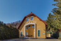 Eladó családi ház, Szentendrén 250 M Ft, 13 szobás