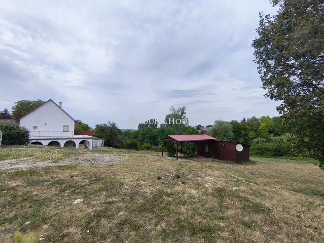 Eladó családi ház, Párin 24.9 M Ft, 4 szobás