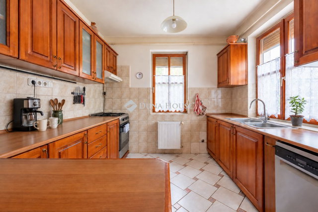 Eladó családi ház, Budapesten, XVIII. kerületben 250 M Ft