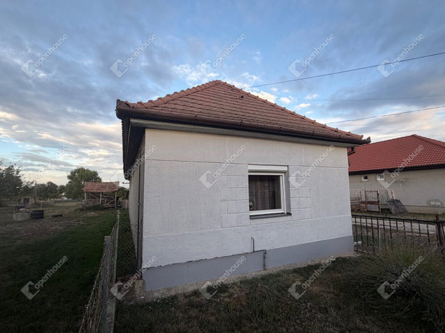 Eladó családi ház, Sármelléken 39.9 M Ft, 2 szobás