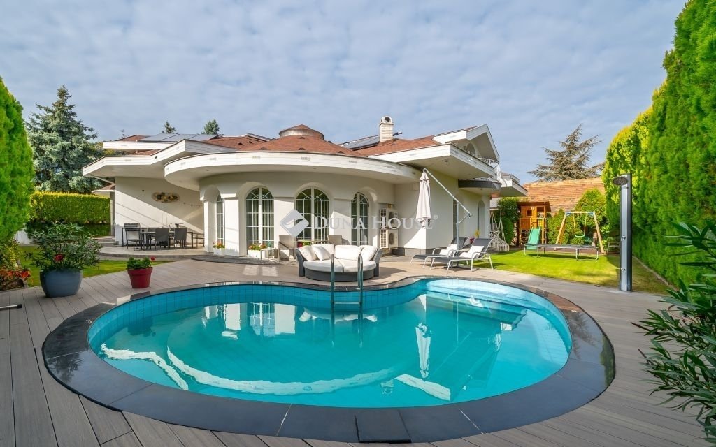 9 bed · 488m² · 269.900.000 ft